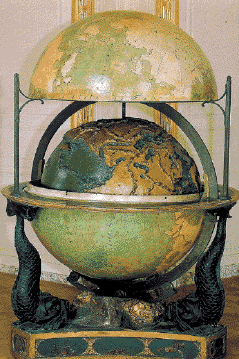 Глобус, заказанный Людовиком XVIу географа Мантеля для занятий сына. Кон. XVIII в.
